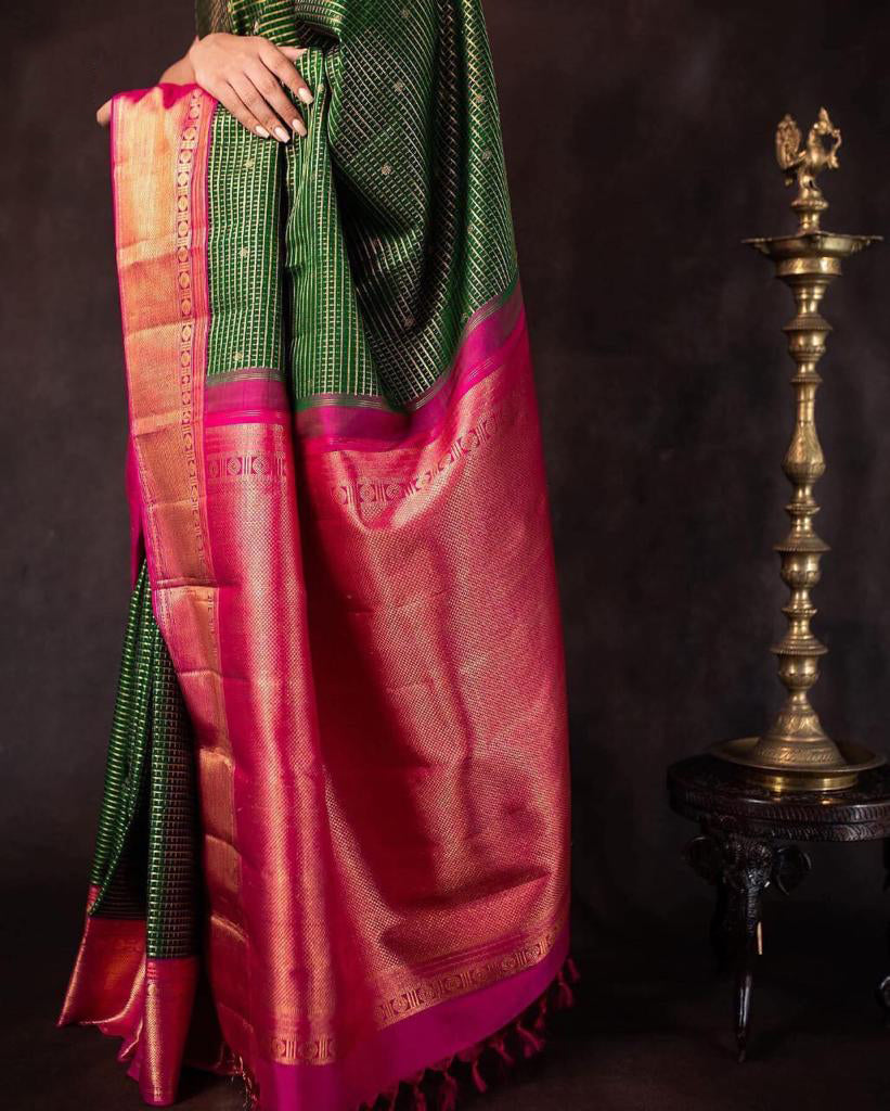 Hypnotic Green Soft Silk Saree With Fancifull Blouse Piece