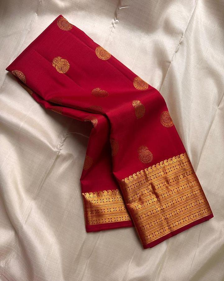 Ideal Red Soft Silk Saree With Comely Blouse Piece