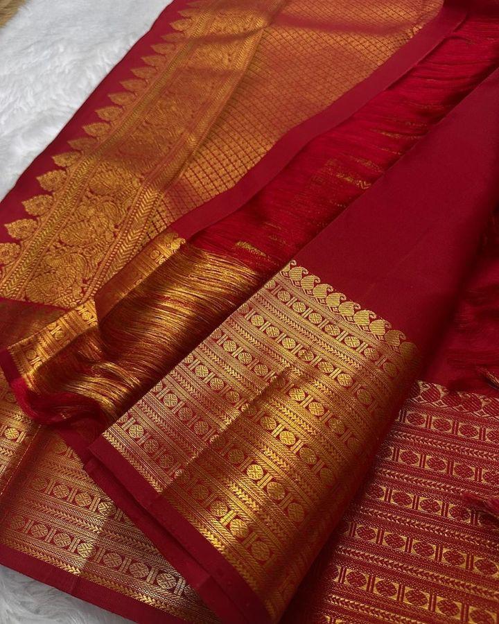 Ideal Red Soft Silk Saree With Comely Blouse Piece