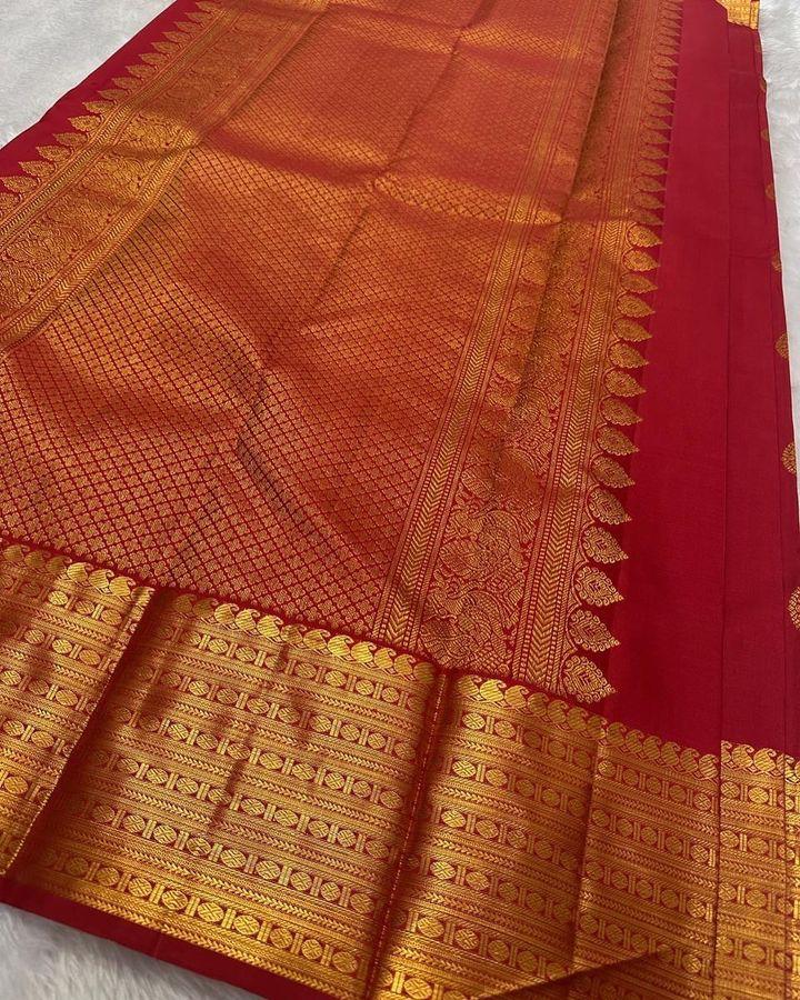 Ideal Red Soft Silk Saree With Comely Blouse Piece