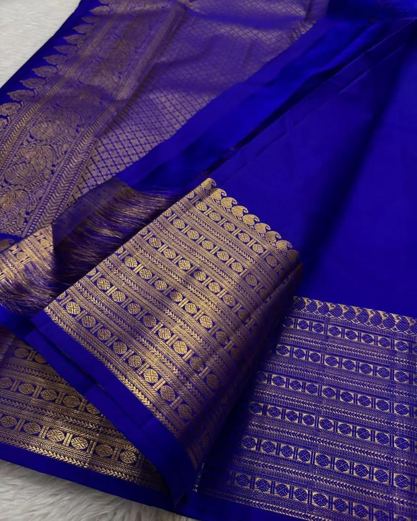 Chatoyant Royal Blue Soft Silk Saree With Embrocation Blouse Piece