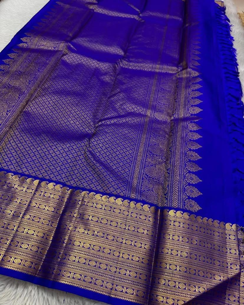 Chatoyant Royal Blue Soft Silk Saree With Embrocation Blouse Piece