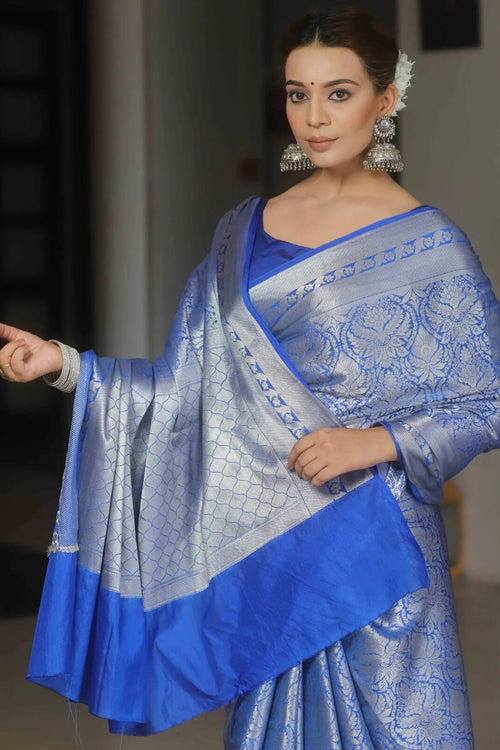 Load image into Gallery viewer, Hypnotic Royal Blue Soft Silk Saree With Exquisite Blouse Piece
