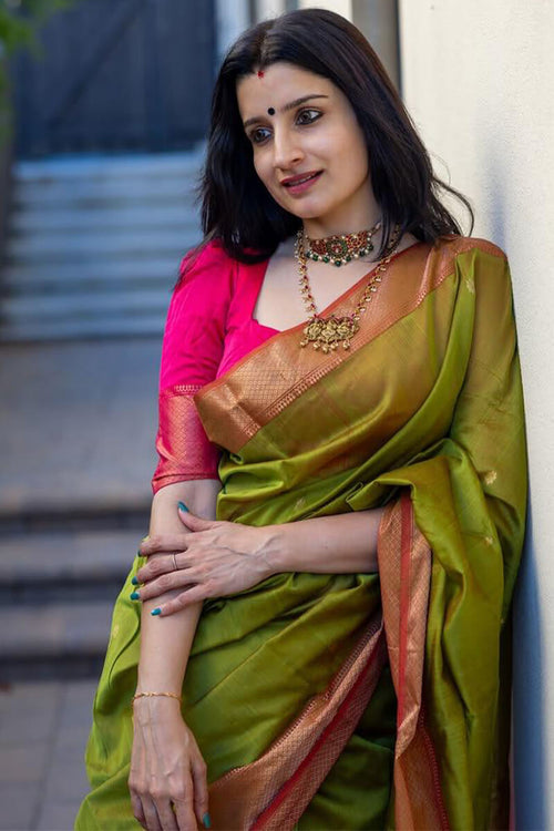 Load image into Gallery viewer, Sizzling Green Soft Silk Saree With Glowing Blouse Piece
