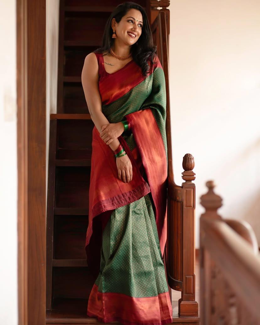 Extraordinary Dark Green Soft Silk Saree With Adorning Blouse Piece