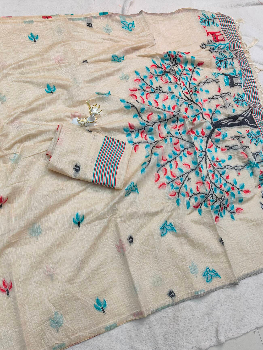 Vivacious Beige Pure Munga Cotton Silk Saree With Breathtaking Blouse Piece