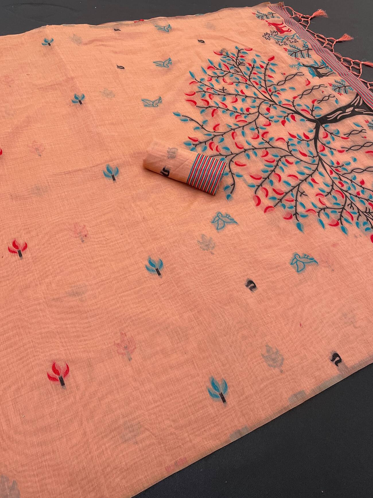 Resplendent Peach Pure Munga Cotton Silk Saree With Flamboyant Blouse Piece