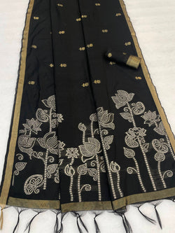 Twirling Black Pure Munga Cotton Silk Saree With Majestic Blouse Piece