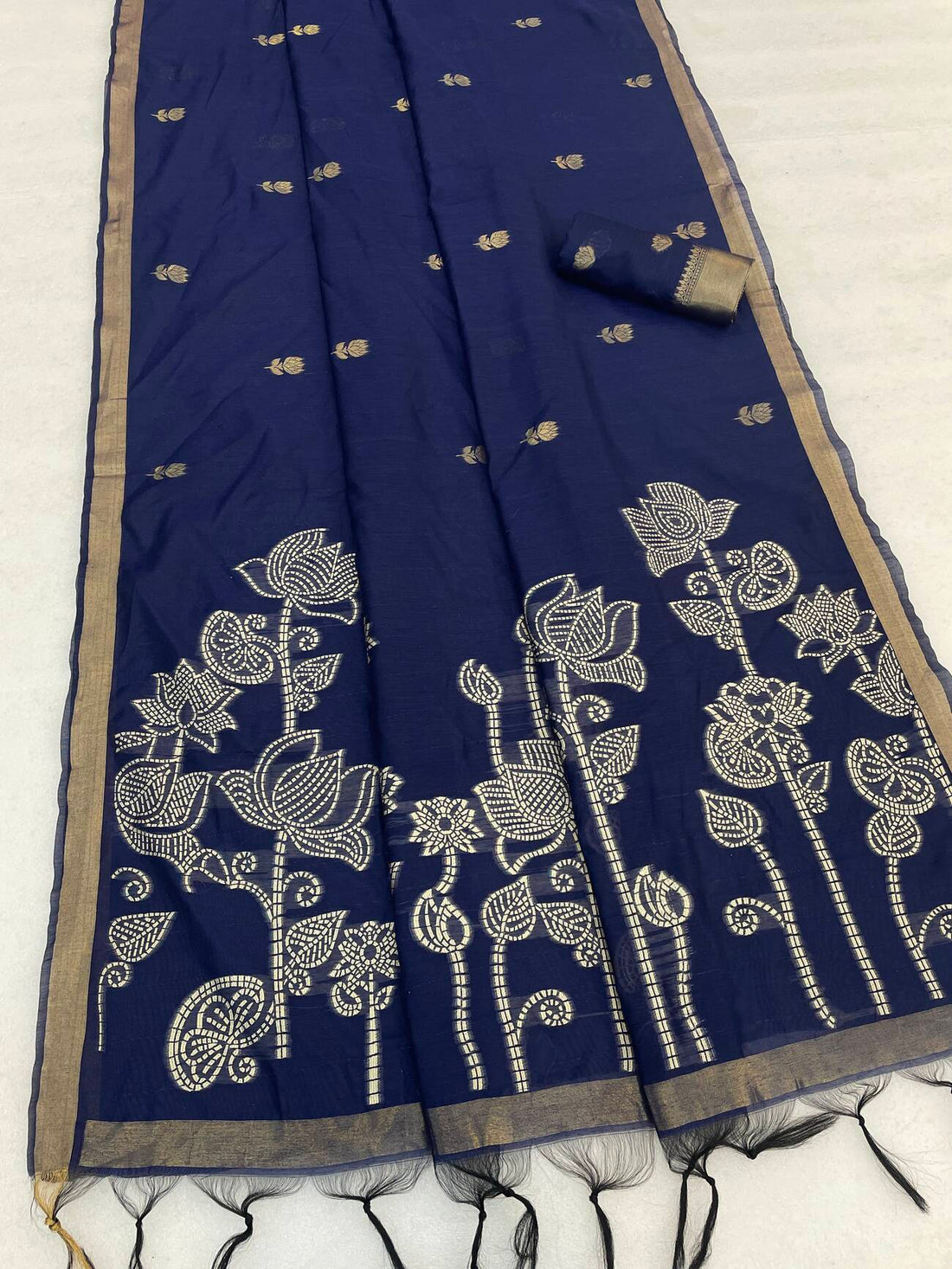 Fairytale Navy Blue Pure Munga Cotton Silk Saree With Seraphic Blouse Piece