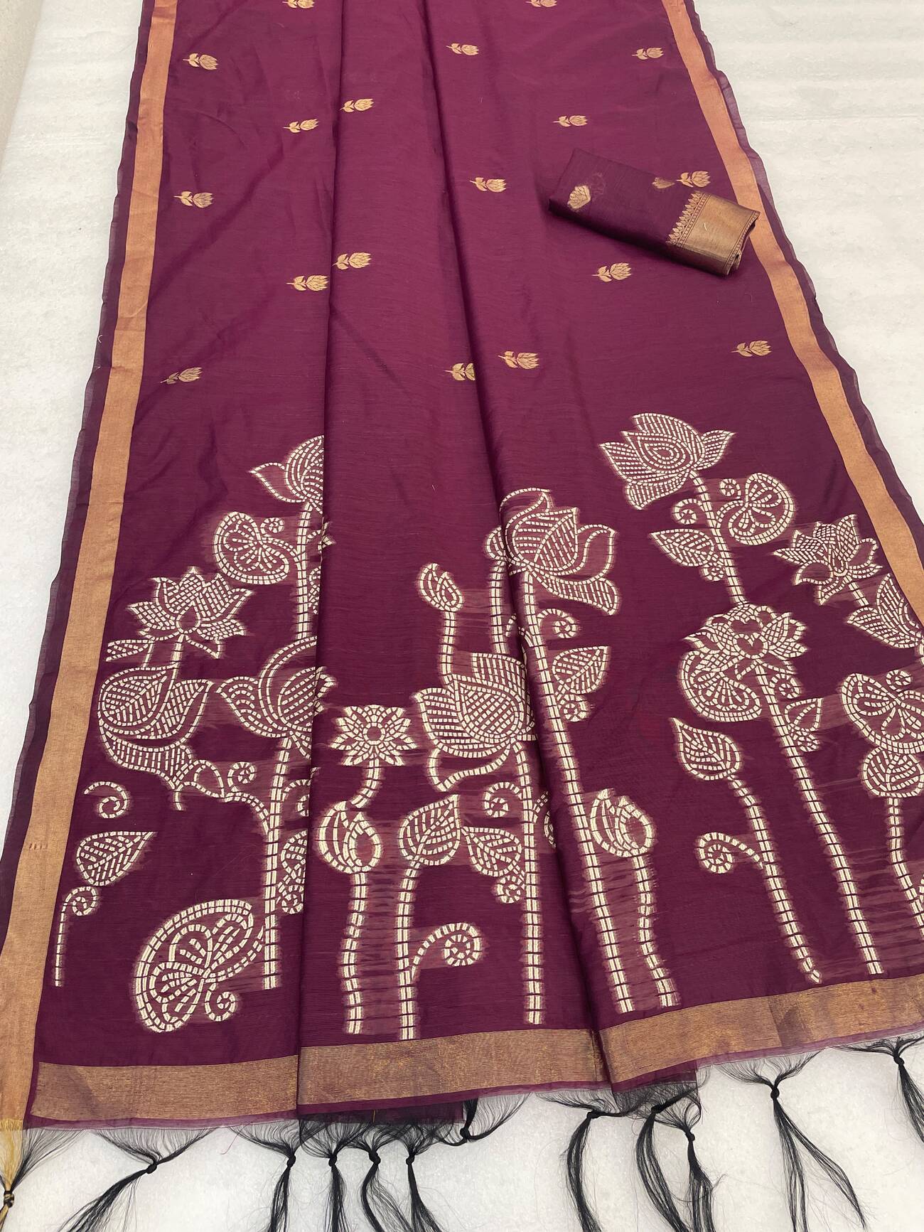 Adoring Purple Pure Munga Cotton Silk Saree With Unique Blouse Piece
