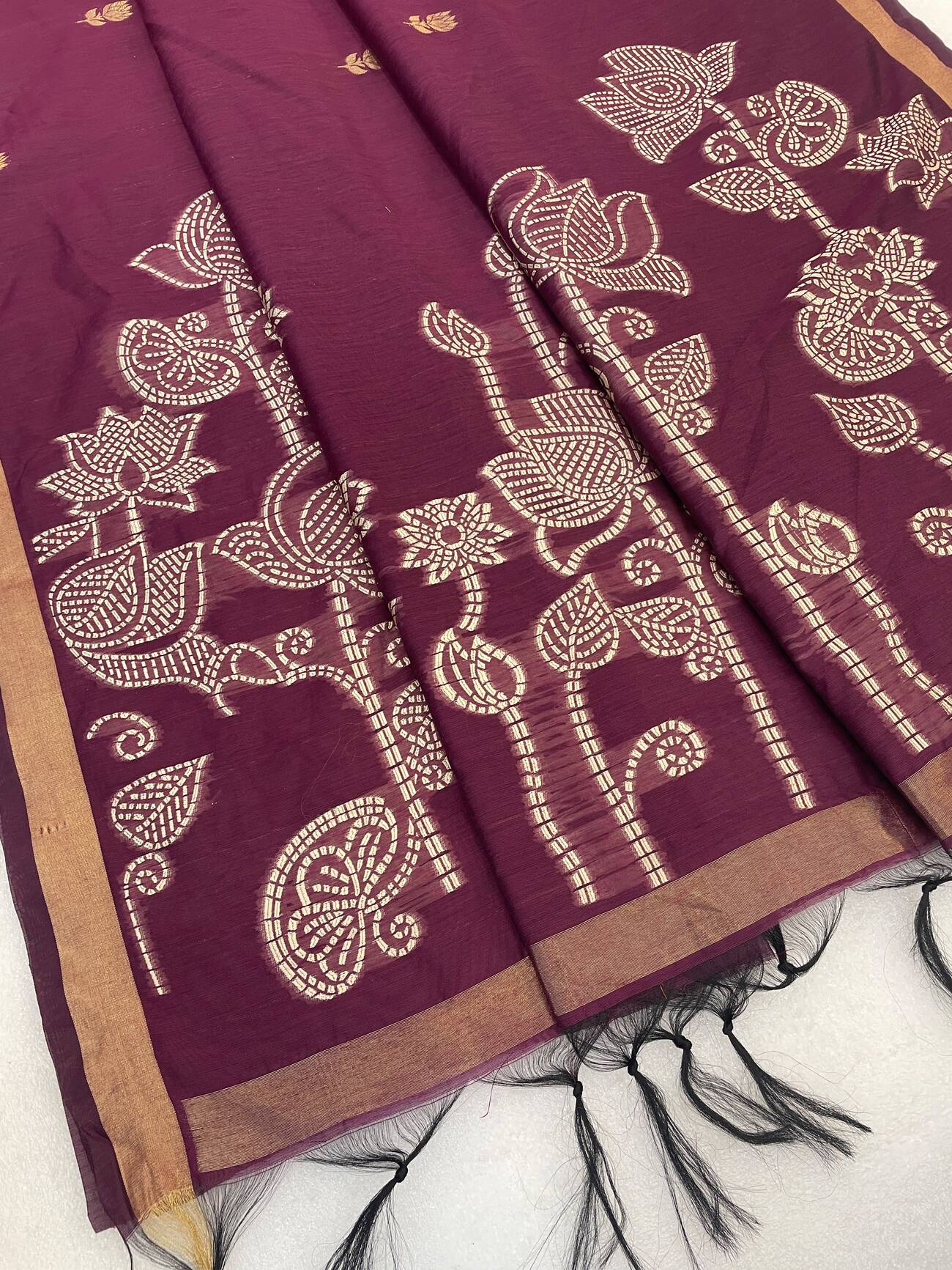 Adoring Purple Pure Munga Cotton Silk Saree With Unique Blouse Piece