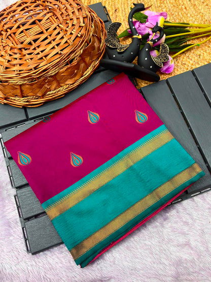 Glamorous Magenta Paithani Silk Saree With Lagniappe Blouse Piece