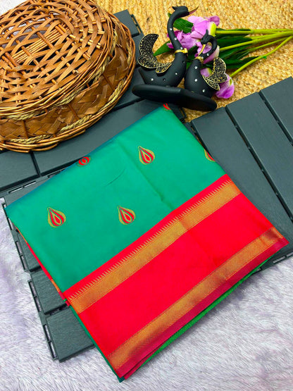 Mellifluous Rama Paithani Silk Saree With Staggering Blouse Piece