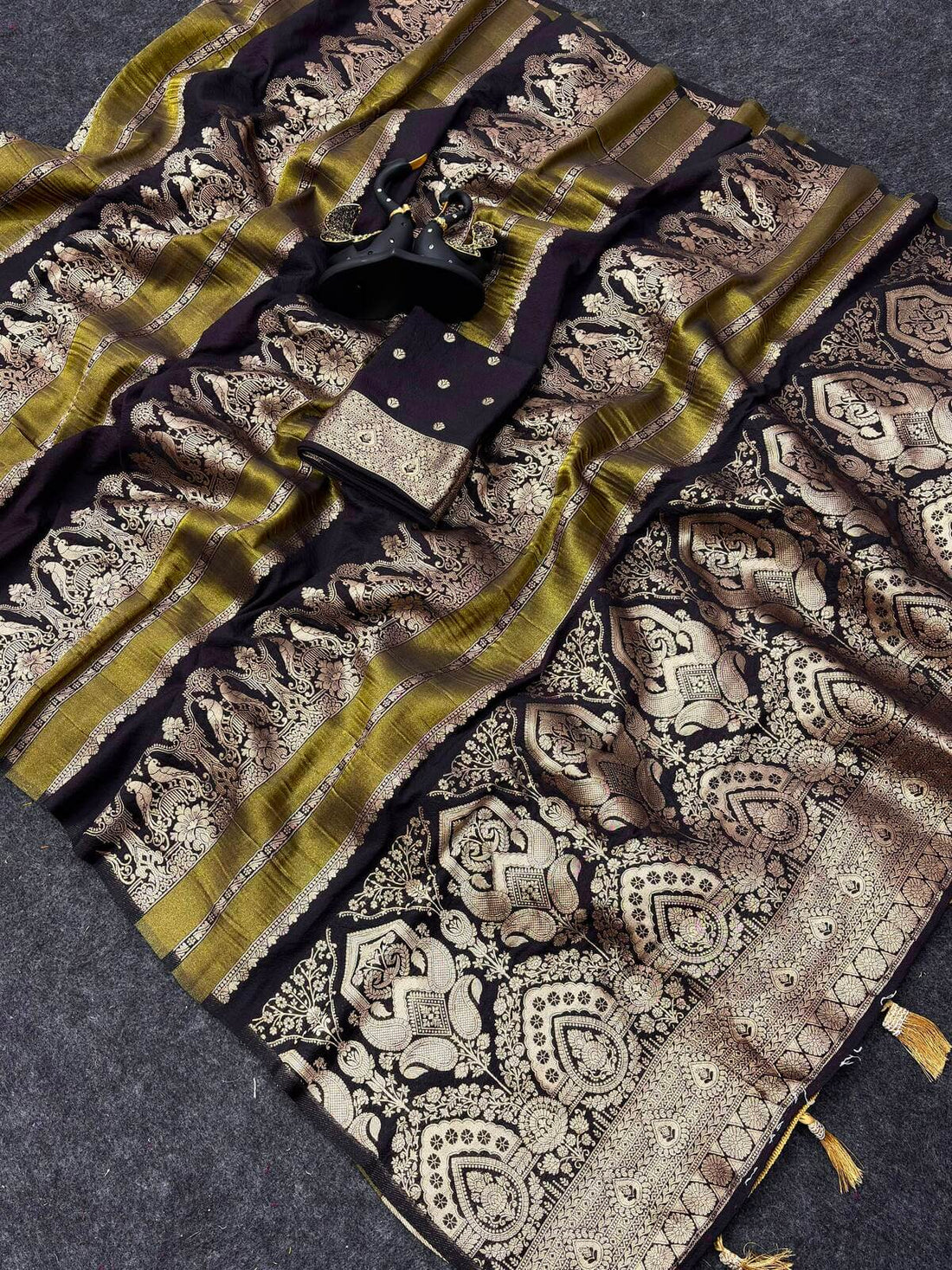 Delectable Black Banarasi Khadi Silk Saree With Amiable Blouse Piece