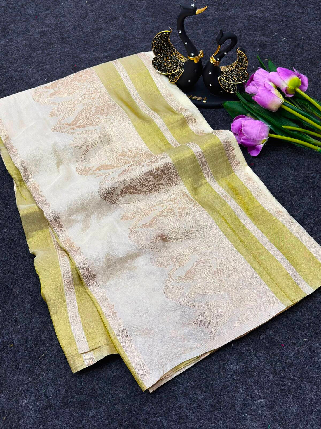 Admirable Off White Banarasi Khadi Silk Saree With Chatoyant Blouse Piece
