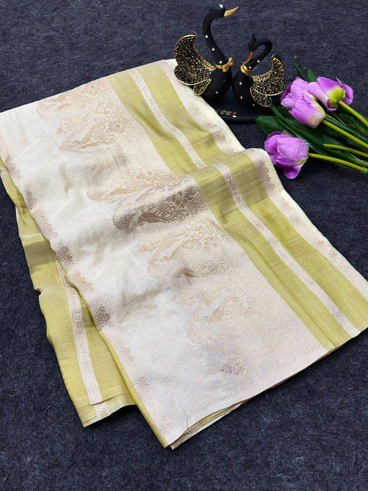 Admirable Off White Banarasi Khadi Silk Saree With Chatoyant Blouse Piece