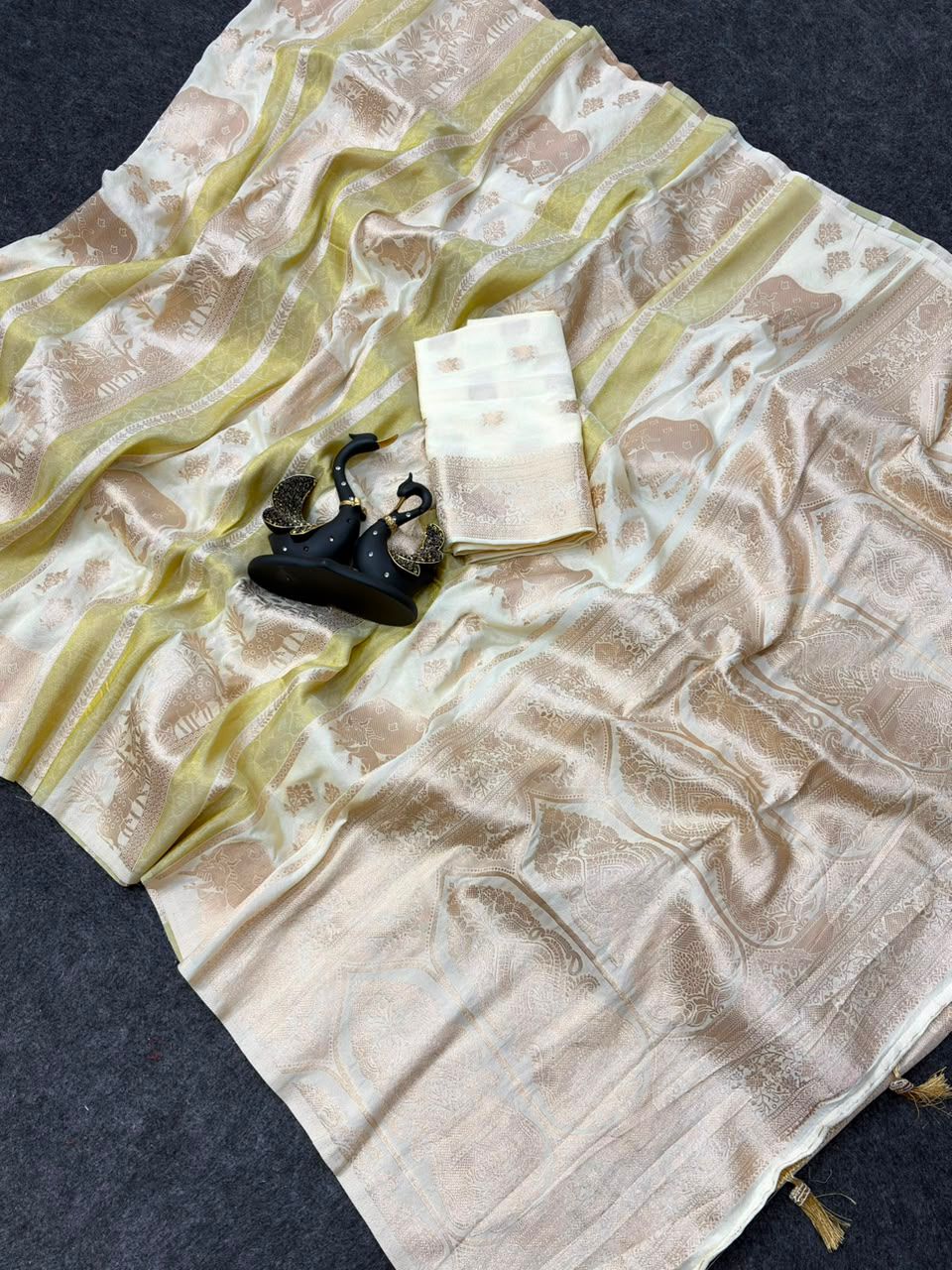 Surreptitious Off White Banarasi Khadi Silk Saree With Appealing Blouse Piece