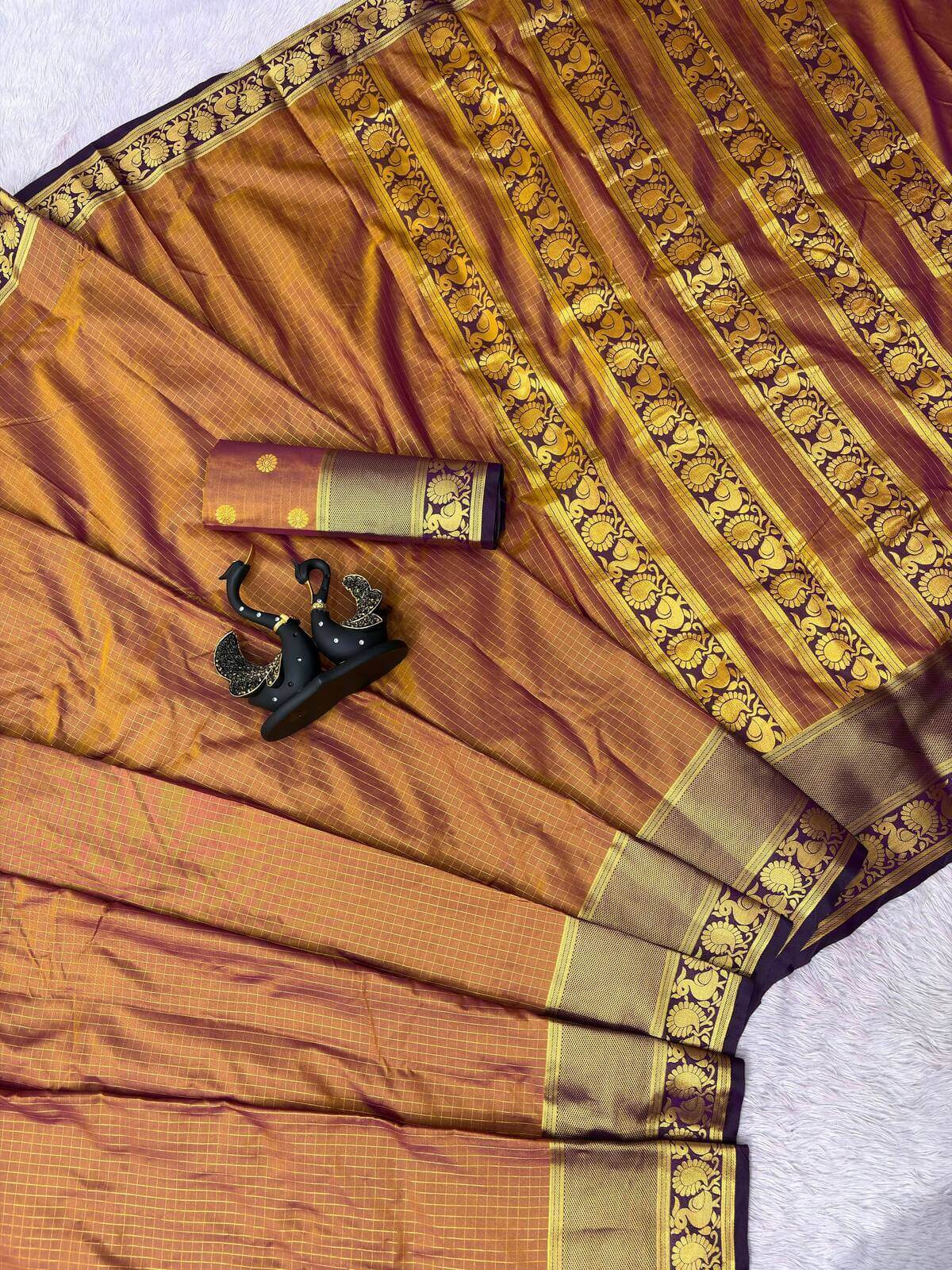 Gleaming Brown Pure Banarasi Silk Saree With Surreptitious Blouse Piece