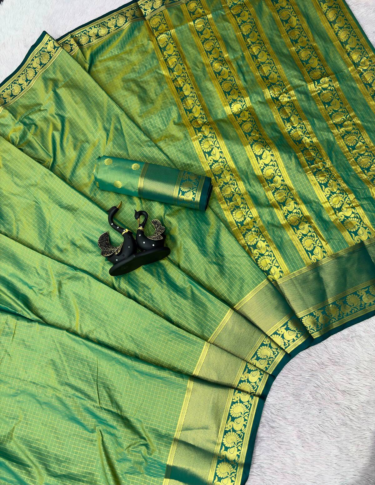Smart Green Pure Banarasi Silk Saree With Radiant Blouse Piece