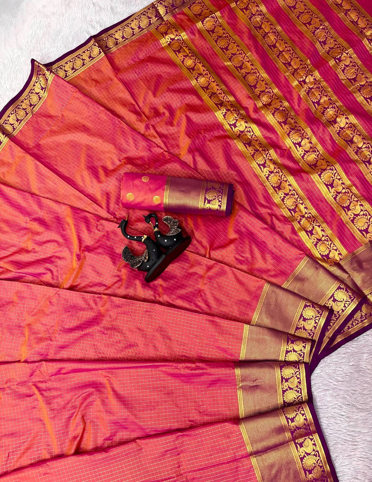 Refreshing Pink Pure Banarasi Silk Saree With Super classy Blouse Piece
