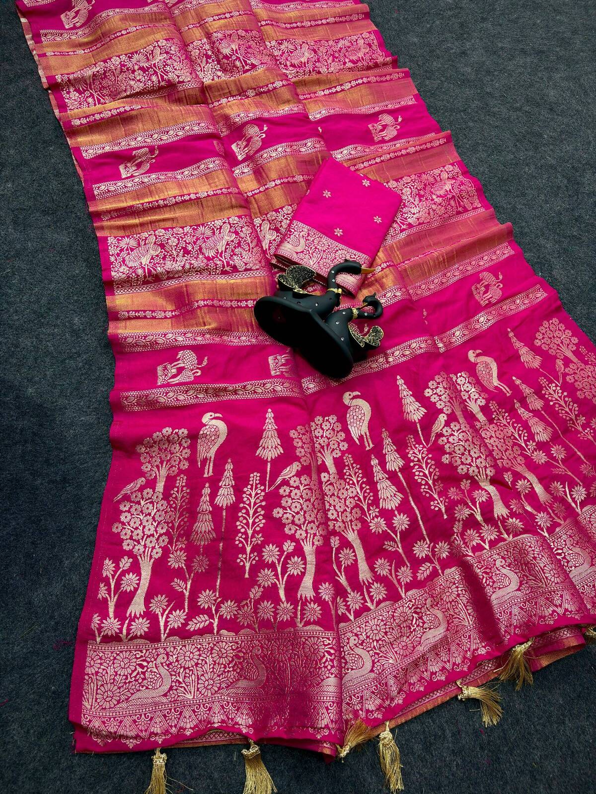 Staggering Dark Pink Khadi Georgette Banarasi Silk Saree With Groovy Blouse Piece