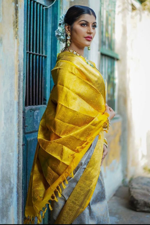 Load image into Gallery viewer, Jazzy Off White Soft Silk Saree With Adorning Blouse Piece
