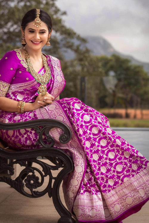 Load image into Gallery viewer, Fugacious Magenta Soft Silk Saree With Demesne Blouse Piece
