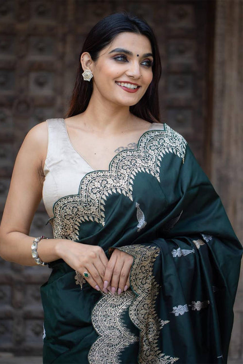 Load image into Gallery viewer, Pleasant Dark Green Soft Silk Saree With Adorable Blouse Piece
