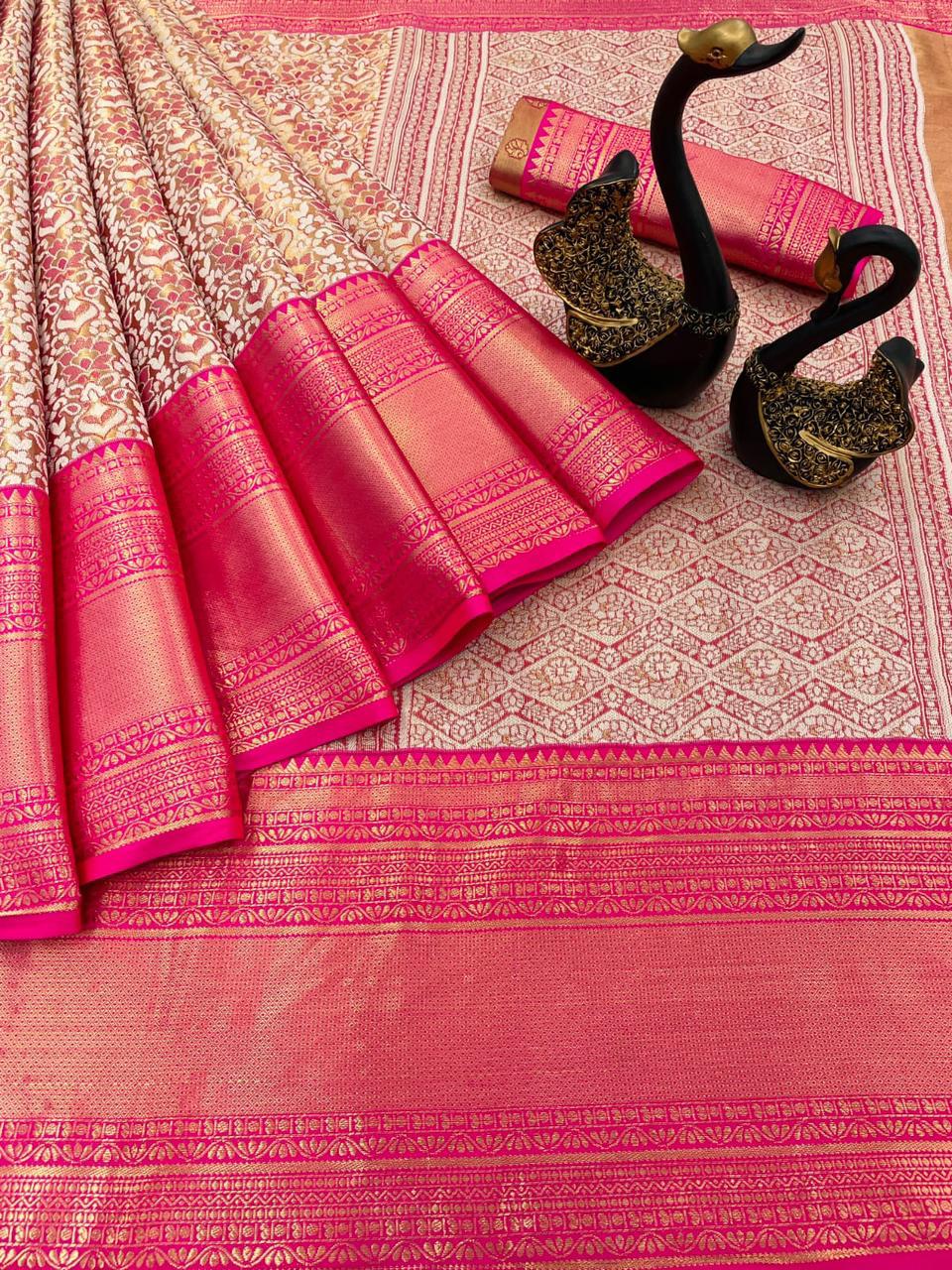 Invaluable Dark Pink Kanjivaram Silk Saree With Staring Blouse Piece