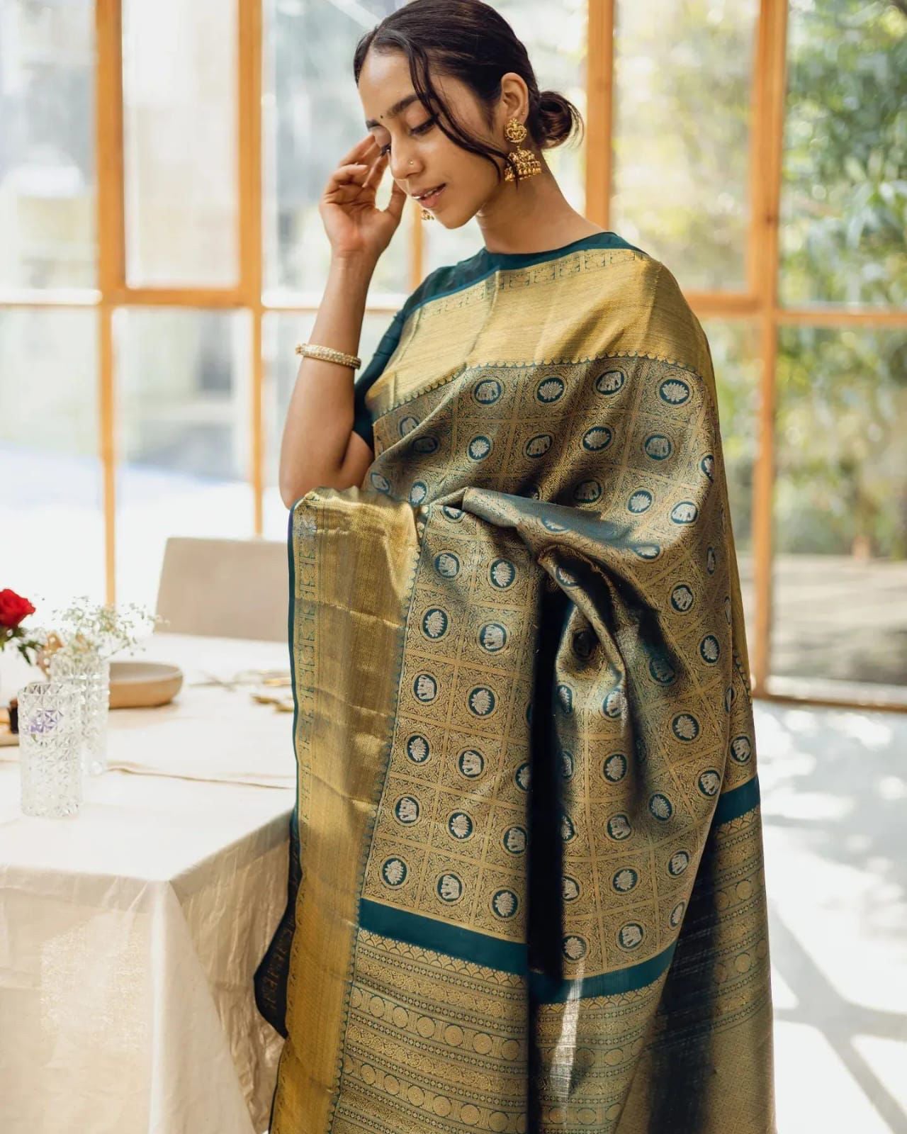 Woebegone Rama Soft Silk Saree With Moiety Blouse Piece