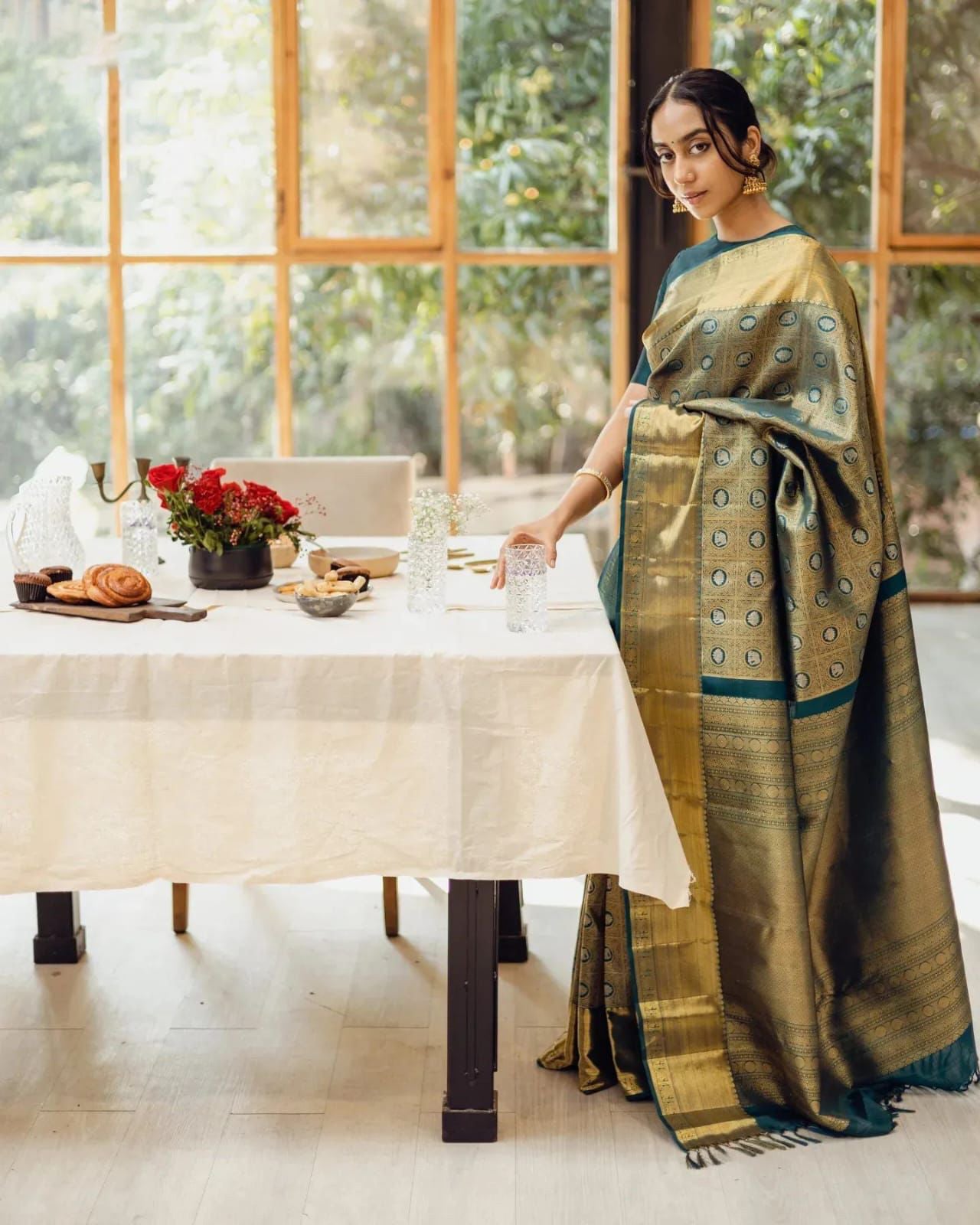 Woebegone Rama Soft Silk Saree With Moiety Blouse Piece