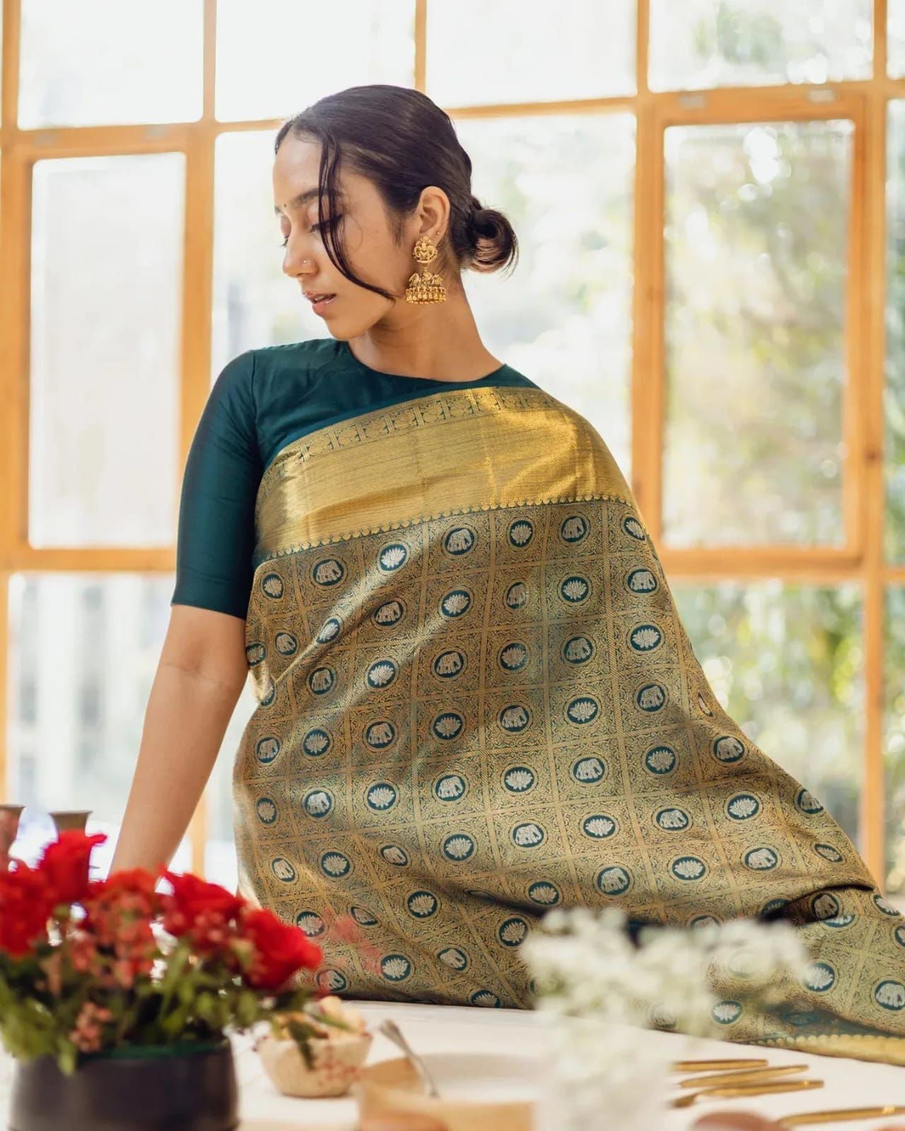 Woebegone Rama Soft Silk Saree With Moiety Blouse Piece