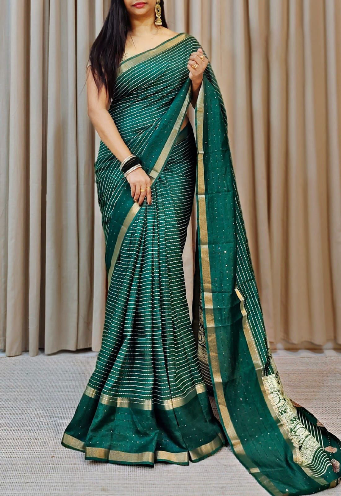 Splendorous Dark Green Digital Printed Dola Silk Saree With Unequalled Blouse Piece