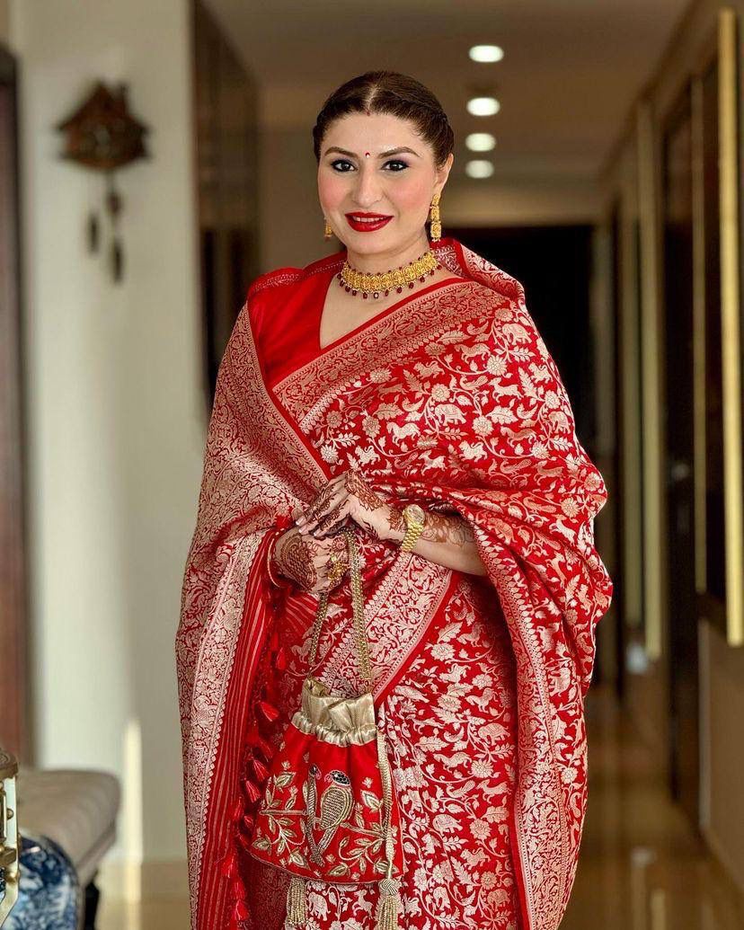 Sophisticated Red Soft Silk Saree With Amazing Blouse Piece