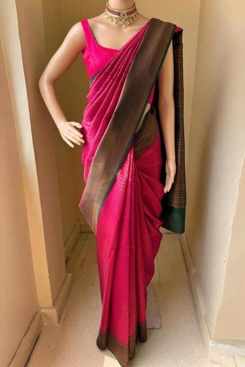 Load image into Gallery viewer, Enamoring Dark Pink Soft Silk Saree With Resonant Blouse Piece
