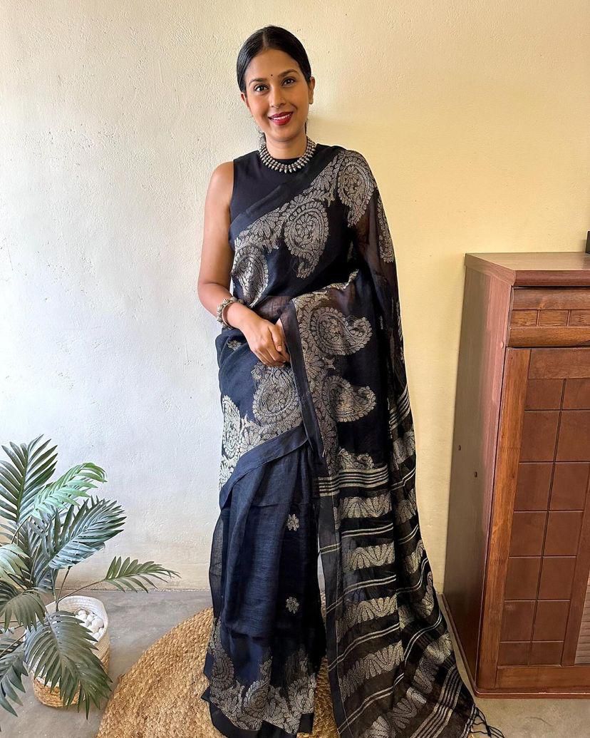 Exquisite Black Cotton Silk Saree With Lustrous Blouse Piece