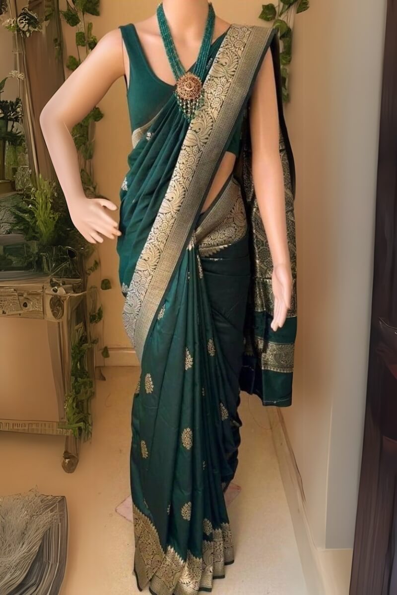 Designer Dark Green Soft Silk Saree With Exceptional Blouse Piece