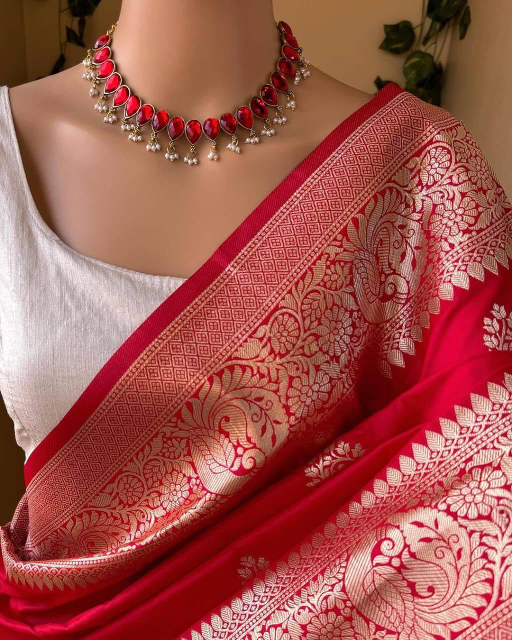 Extraordinary Red Soft Silk Saree With Refreshing Blouse Piece