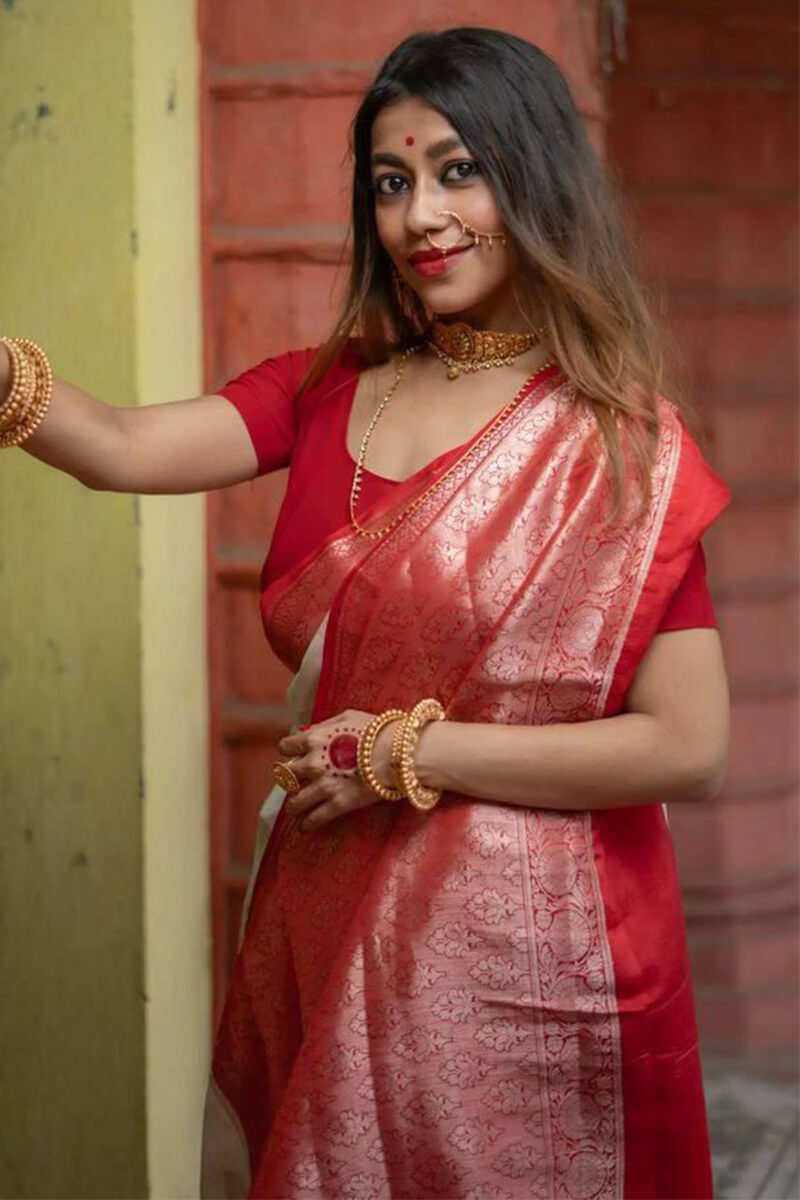 Outstanding Off White Soft Silk Saree With Twirling Blouse Piece