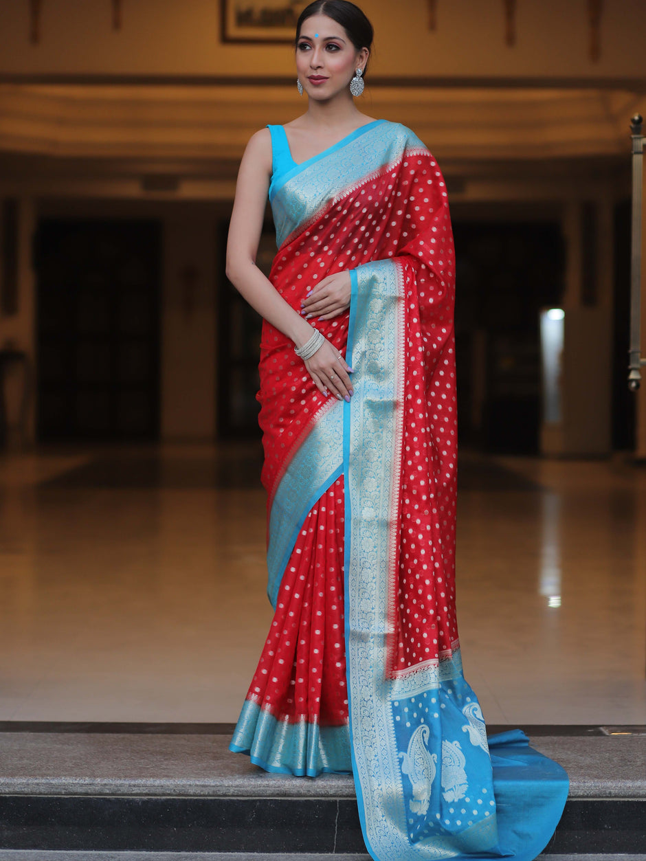 Extraordinary Red Soft Silk Saree With Desiring Blouse Piece