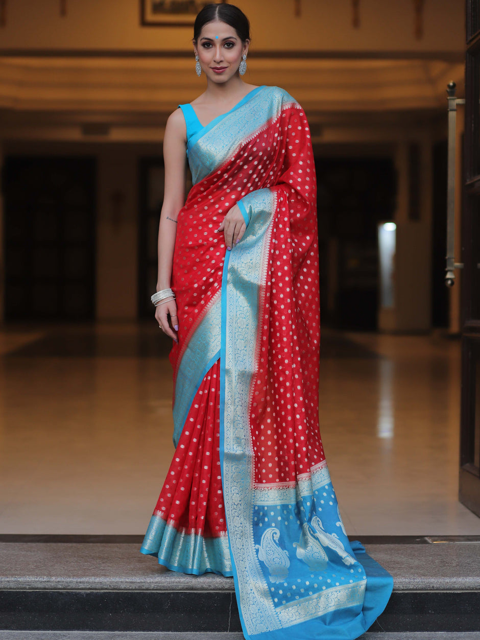 Extraordinary Red Soft Silk Saree With Desiring Blouse Piece