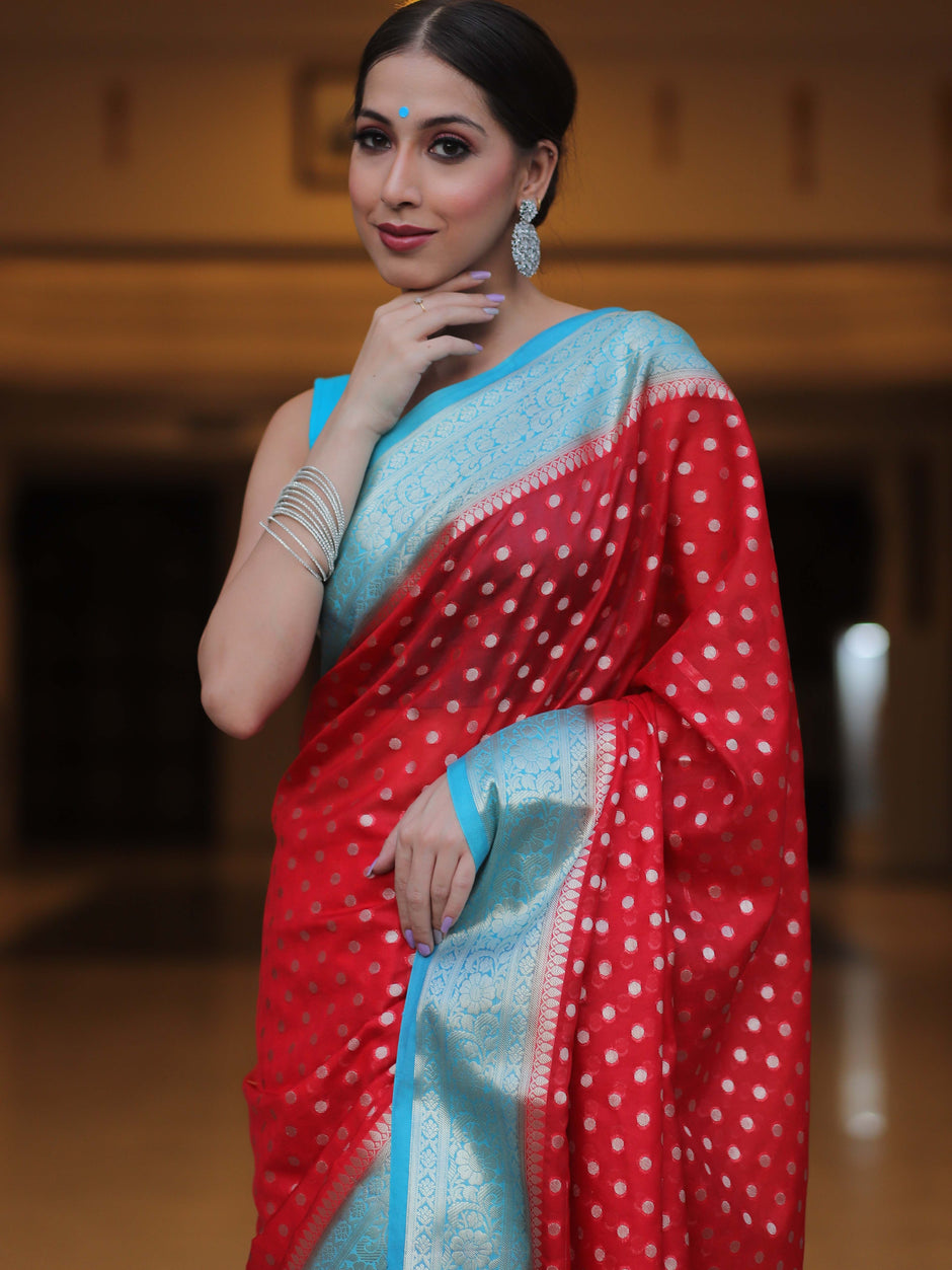 Extraordinary Red Soft Silk Saree With Desiring Blouse Piece