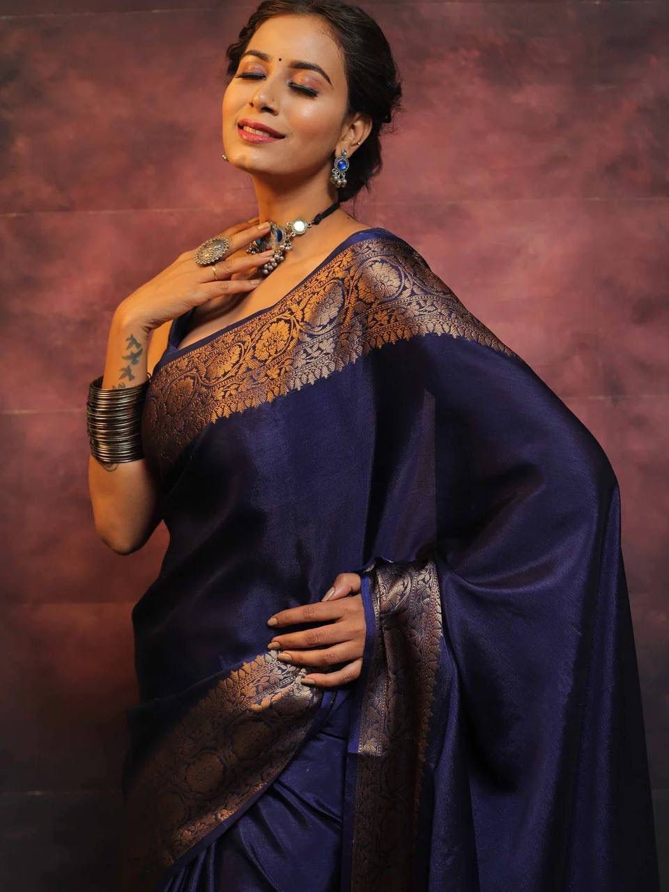 Gossamer Navy Blue Soft Silk Saree With Nemesis Blouse Piece