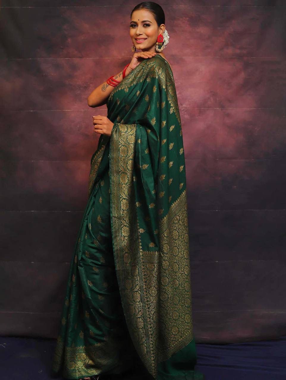 Adorning Dark Green Soft Silk Saree With Prominent Blouse Piece