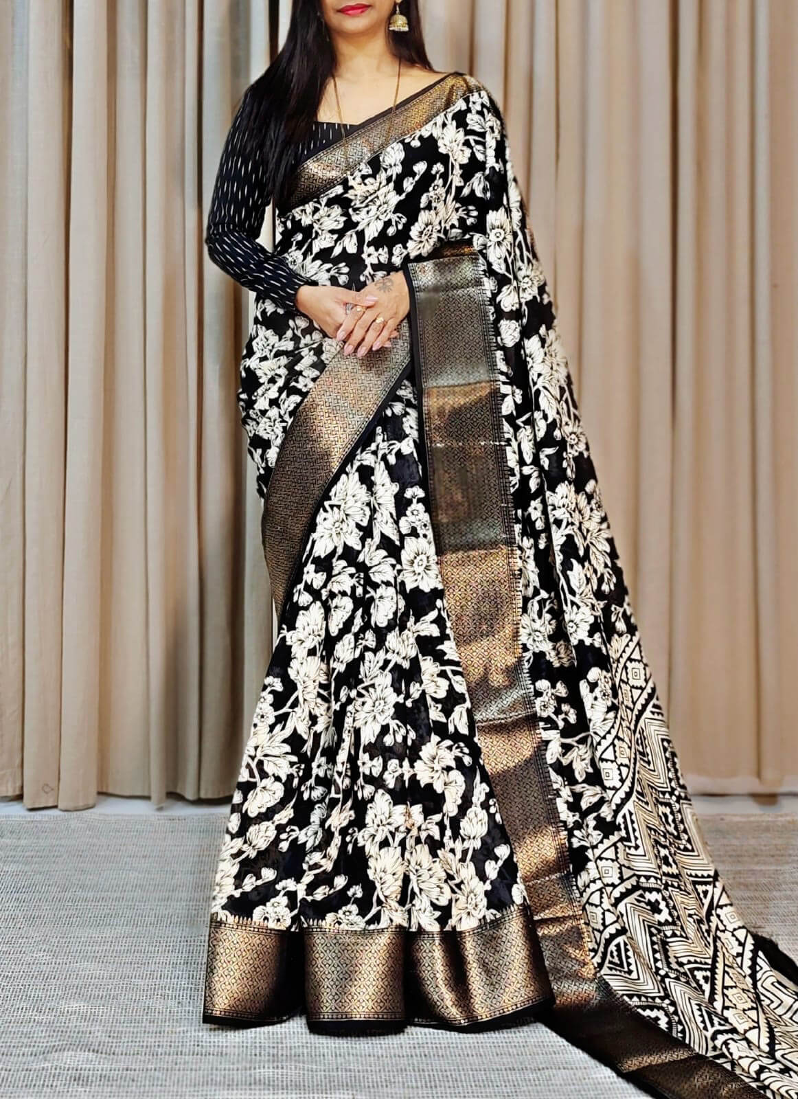 Charming Black Digital Printed Soft Silk Saree With Gorgeous Blouse Piece