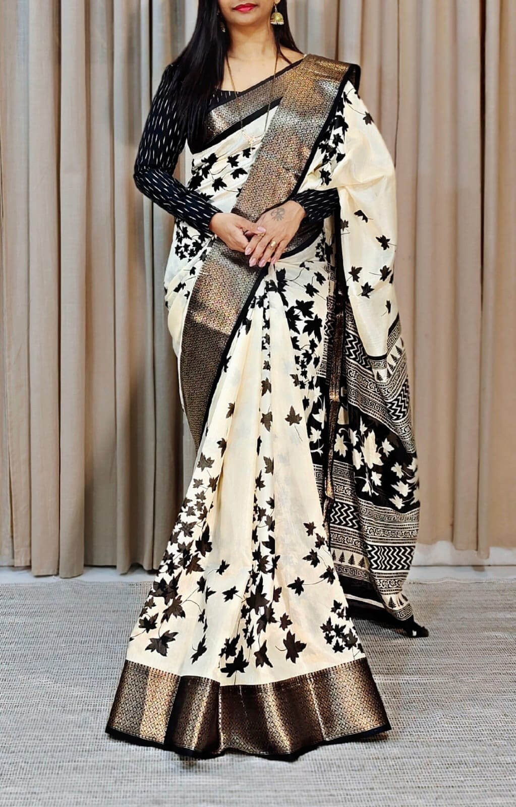 Trendy Off White Digital Printed Soft Silk Saree With Flaunt Blouse Piece