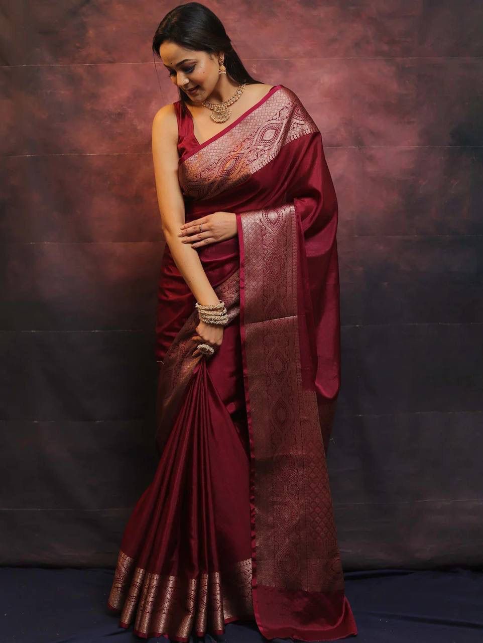 Engrossing Maroon Soft Silk Saree With Inspiring Blouse Piece