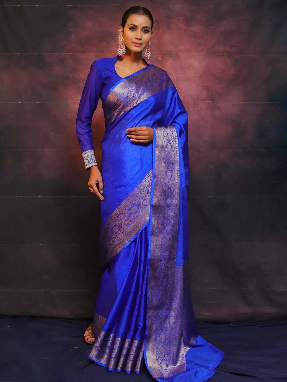 Elegant Royal Blue Soft Silk Saree With Surpassing Blouse Piece