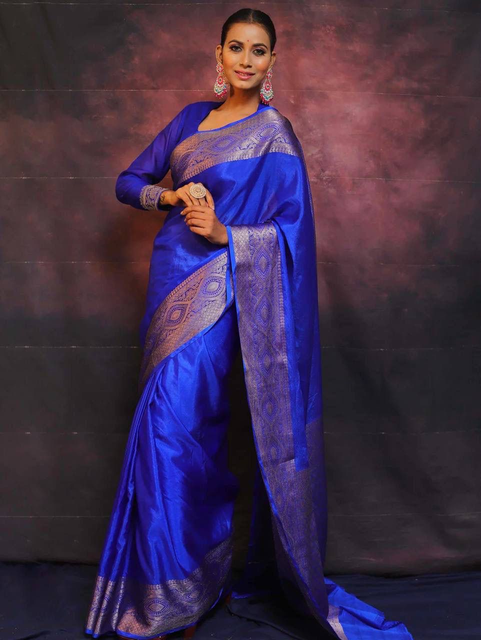 Elegant Royal Blue Soft Silk Saree With Surpassing Blouse Piece