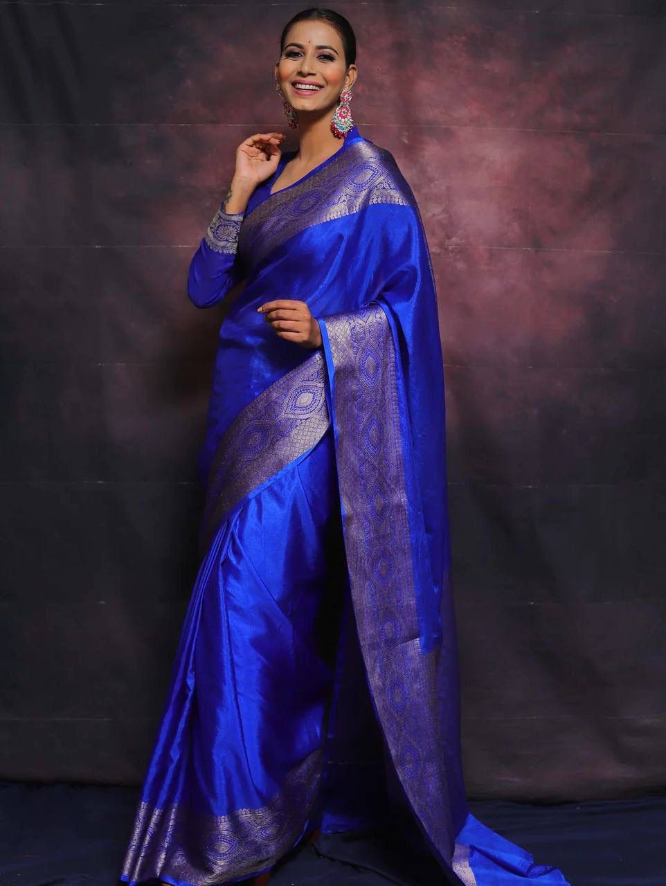 Elegant Royal Blue Soft Silk Saree With Surpassing Blouse Piece